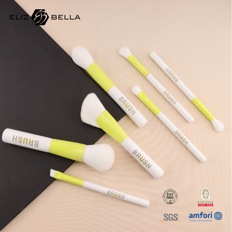 सौंदर्य आवश्यकताओं के साथ एक पेशेवर रूप को आसानी से प्राप्त करें यात्रा ब्रश सेट के घने ब्रश